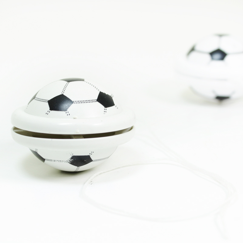 Yo-yo play football