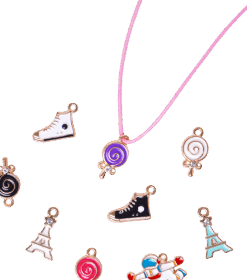 Ciondoli dorati smaltati con collana